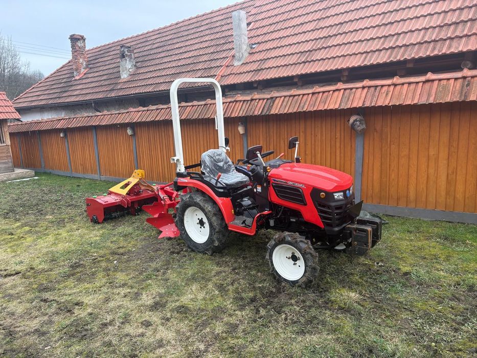 TRACTOR agricol nou, fără utilaje incluse