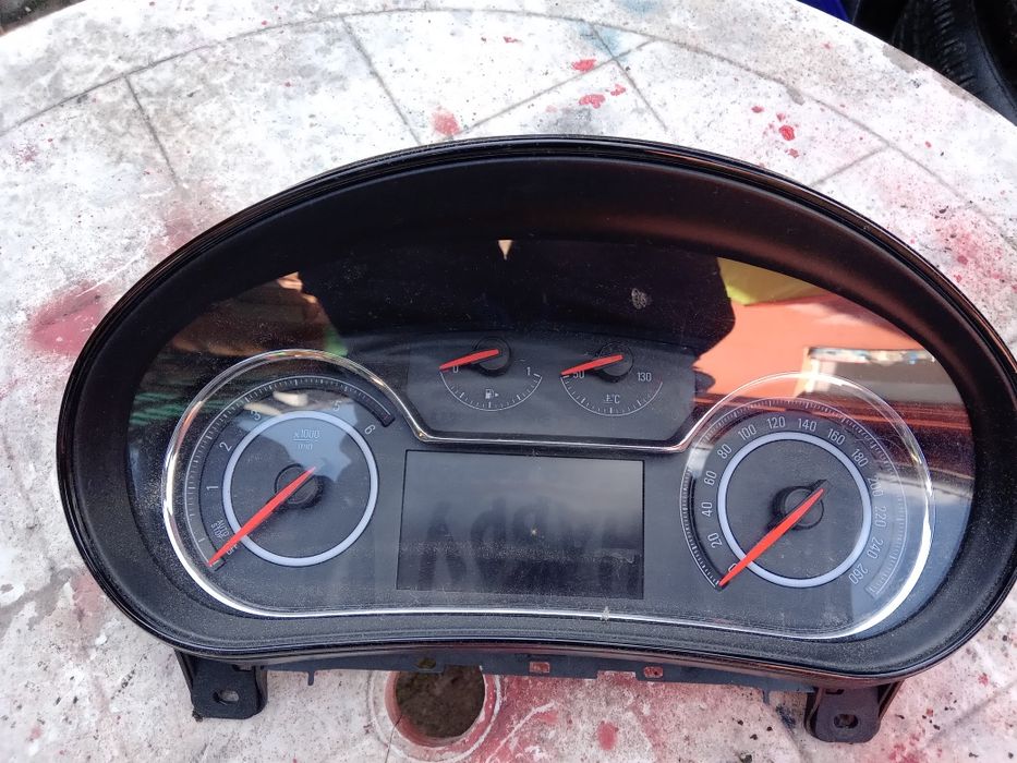 Ceas bord Opel Insignia 2013-2017 în Km