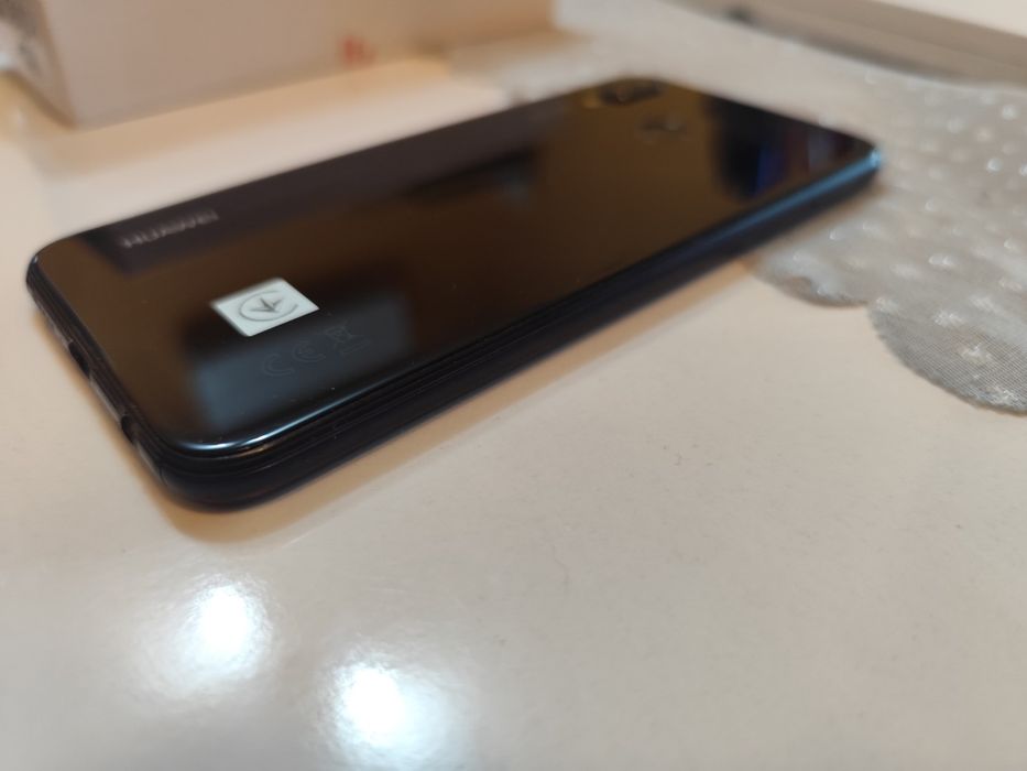 Смартфон Huawei P20 Lite