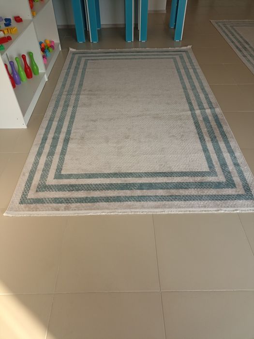 Продам стилажи, столы и ковры