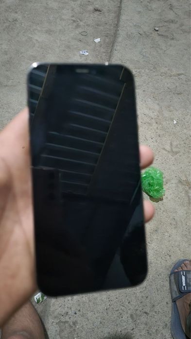 Iphone 12 pro    .