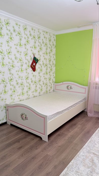 Спальная гарнитура для девочки и мальчика, стол 5 м.