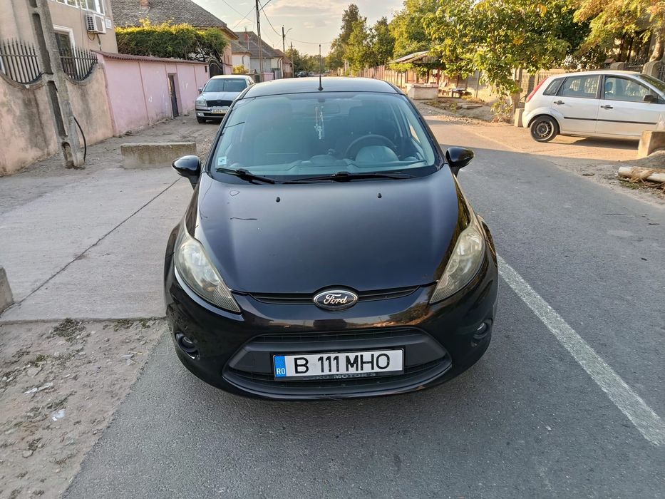 Vând Ford Fiesta 2010