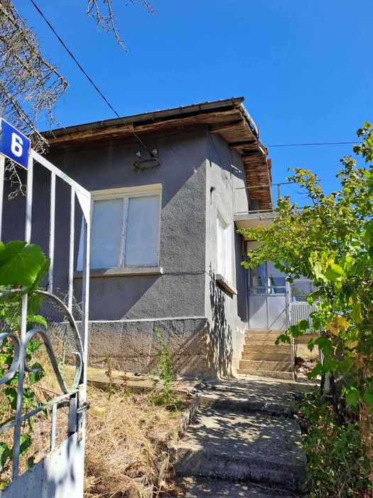 Продава се Къща в Русе, Дружба 3 - 50 кв.м за 174 €/кв.м - Снимка #1