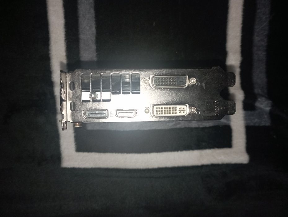 Placă video AMD Radeon R7 370 SAPPHIRE Nitro DEFECTA!!