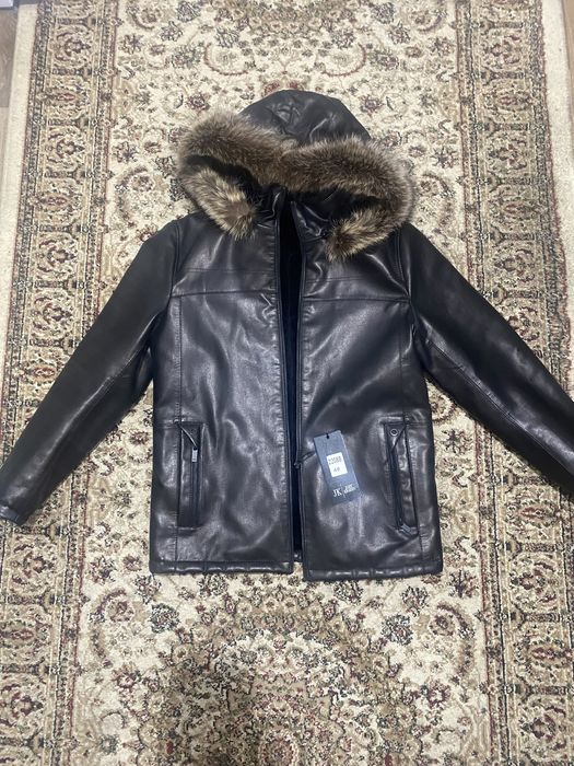 Кожанная куртка с капюшоном