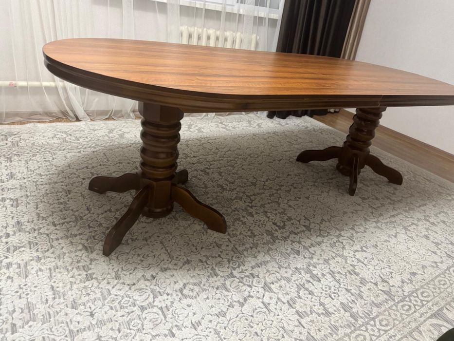 Продам деревянный стол