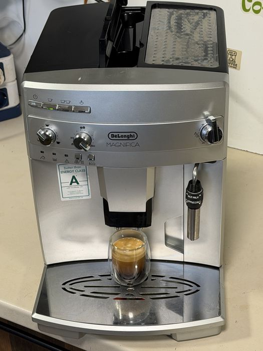 Кафемашина кафе автомат delonghi magnifica с гаранция