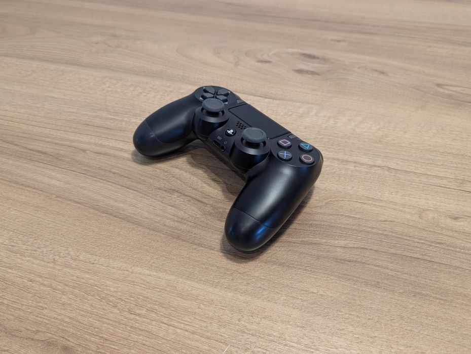 PS4 Pro Modat 1TB – Stare excelentă