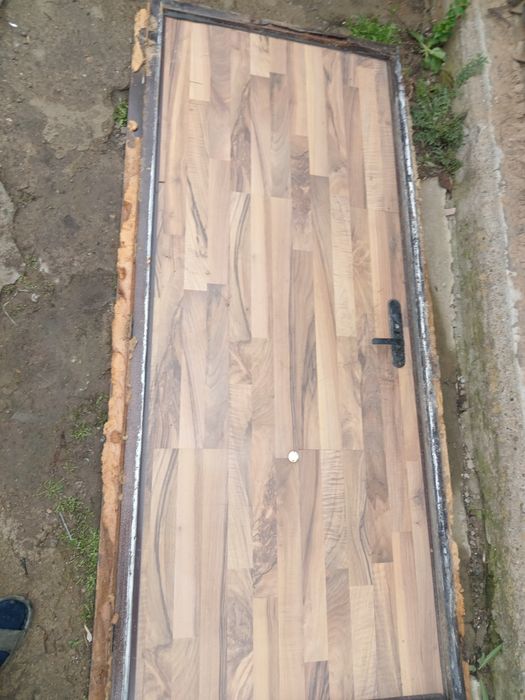 Дверь входная. Металлическая