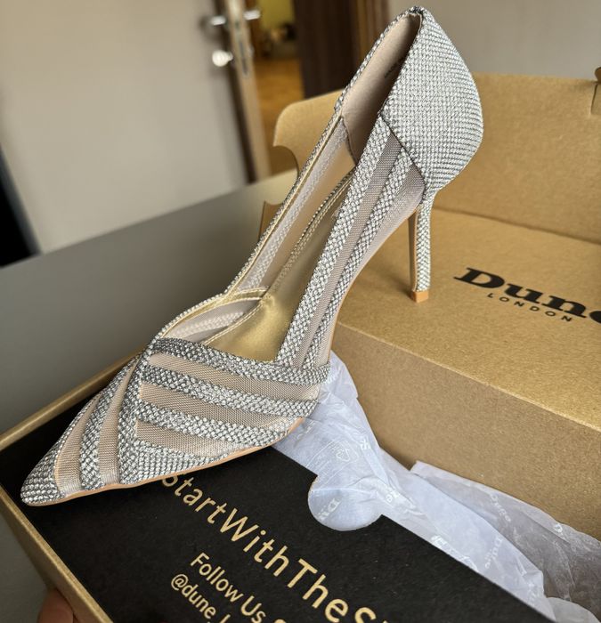 Сребристи обувки Dune London