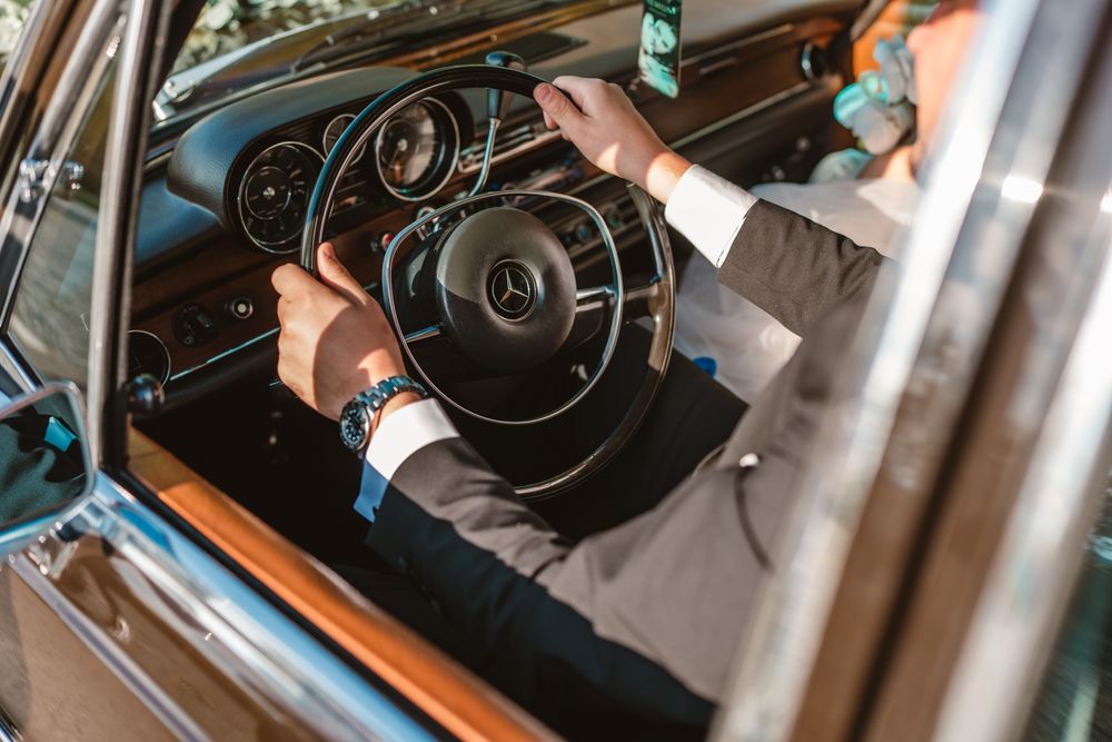 Ретро автомобил Мерцедес поднаем