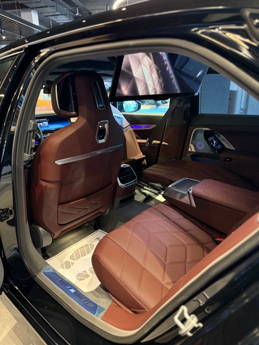 Продам новую BMW i7 xDrive60 M70 с официальной гарантией