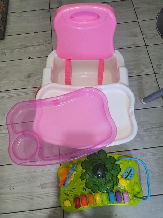 Scaun de masa si centru de activitati bebe