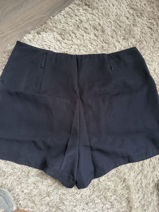 Дамски пола-панталони