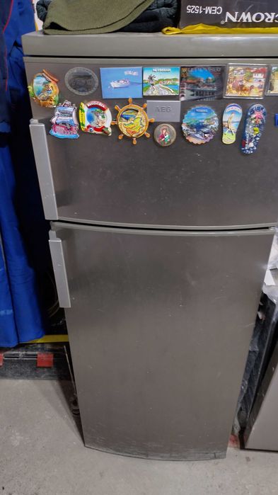 Продавам хладилник AEG