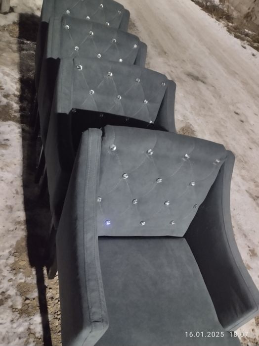 Перетяжка и ремонт мебели.