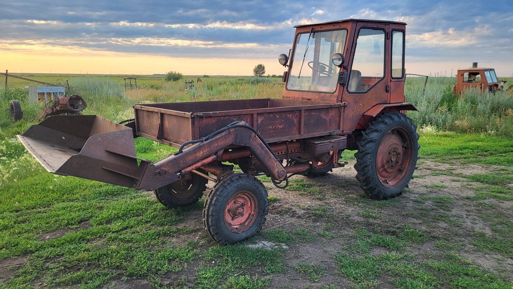 Продам трактор Т-16