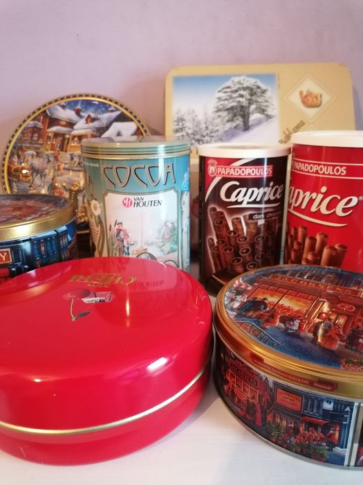 Кутии от бонбони и бисквити