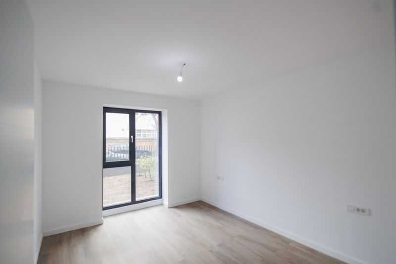 OCAZIE!!! Închiriez spațiu comercial cu terasă