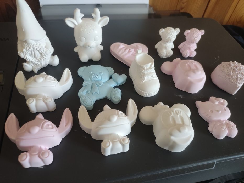 Гипсови фигурки за различни поводи