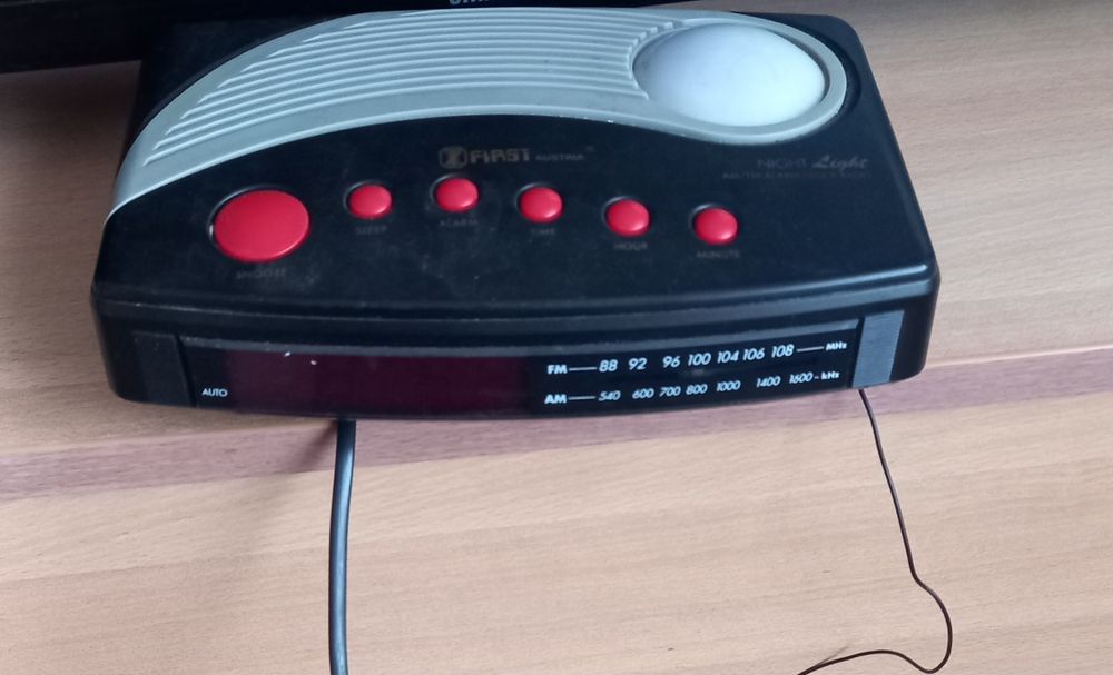 Радио  будилник  нощна светлина