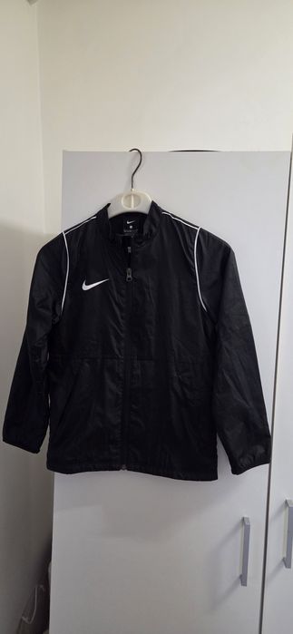 Geaca băieți Nike,originala,marimea 128-137,stare foarte buna