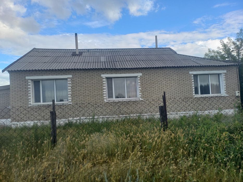 Продам дом в поселке Семилетка