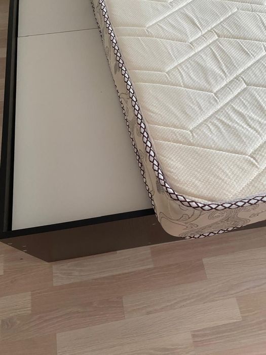 Продам кровать виесте с матрасом