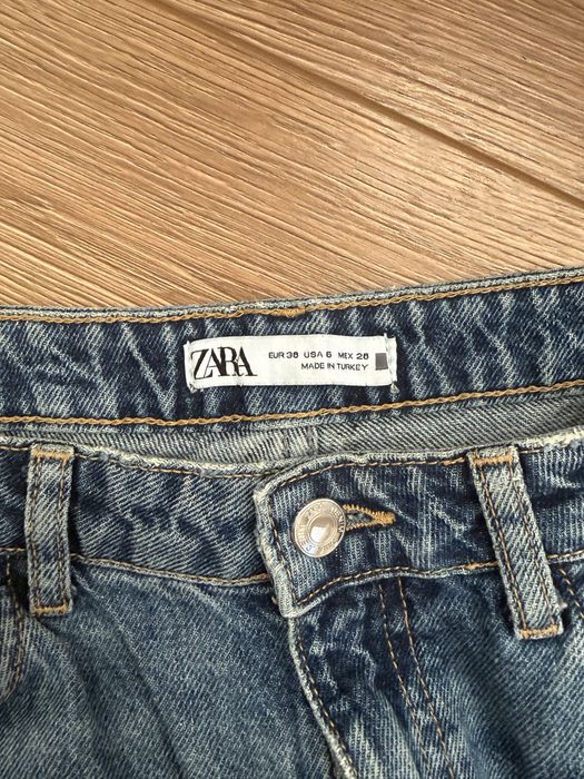 Свободен модел дънки Zara