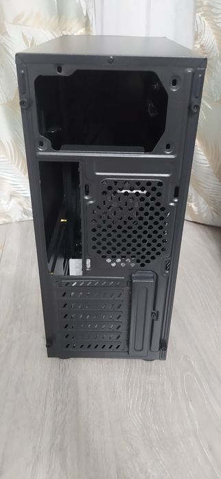 Продам компьютерный кейс Aero cool
