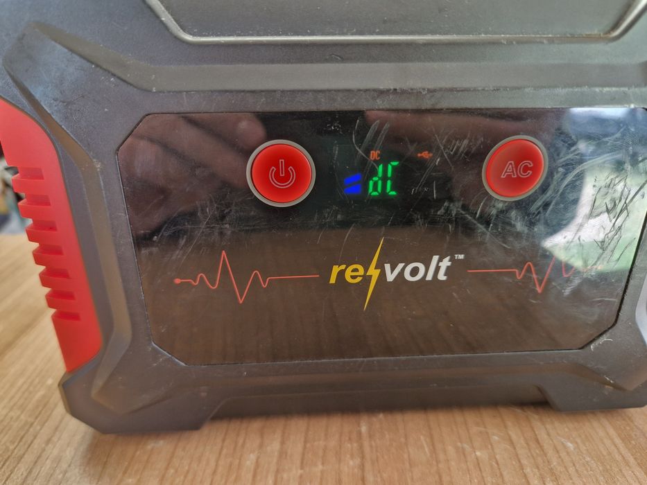 Преносима соларна зарядна станция Revolt