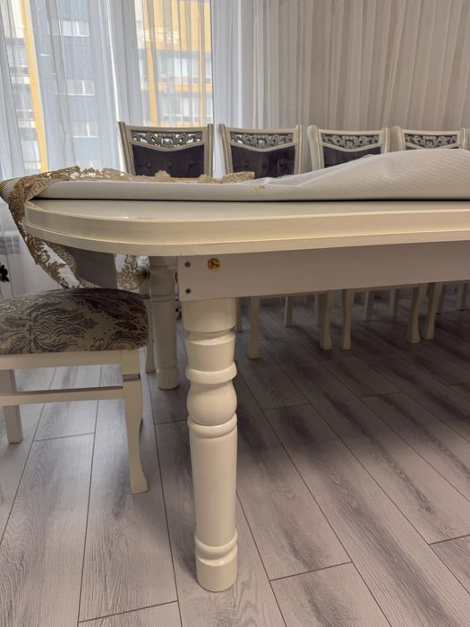 Продается стол.