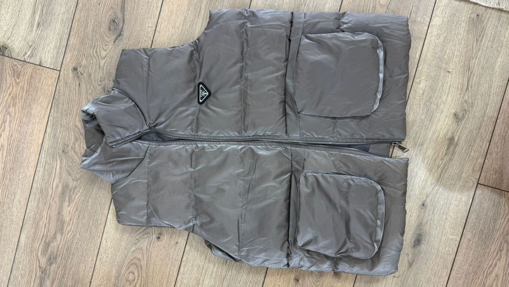 Продам безрукавка б/у