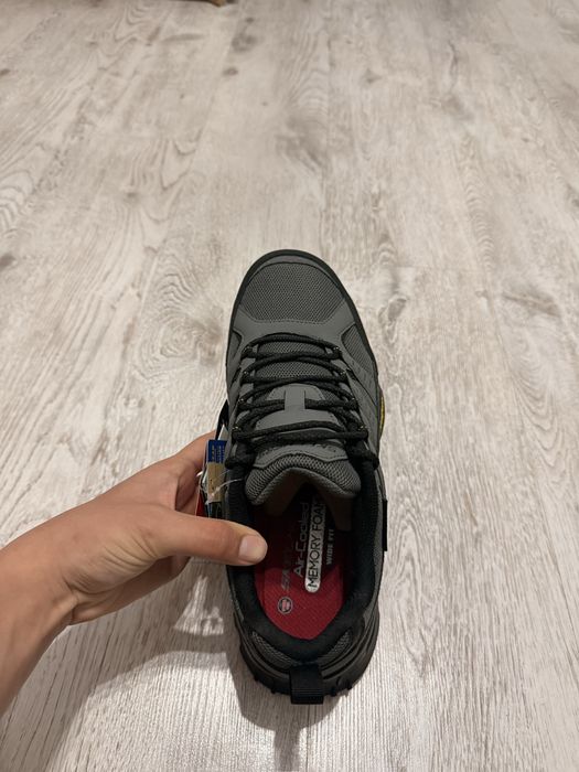Новые кроссовки для стройки Skechers