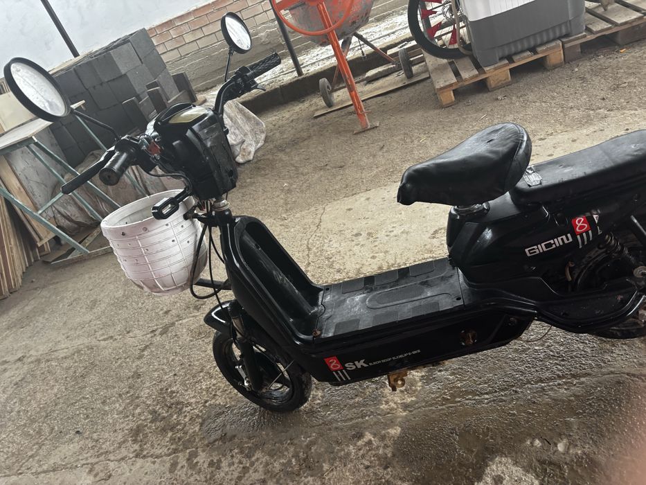 Скутер сатылады!