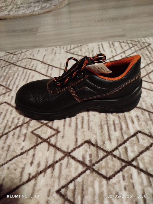 Работни обувки чисто нови 41 номер