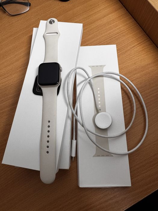 Продам смарт часы Apple watch SE 3