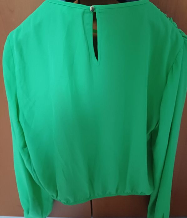 Bluză verde ușoară