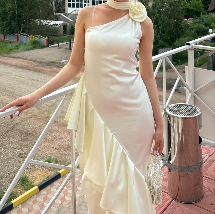 Продам вечернее платья в отличном состояний