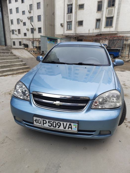 Lacetti 1.8 sotiladi