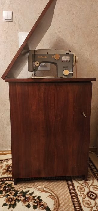 Продам швейную машину немецкую ВЕРИТАС 8014/35