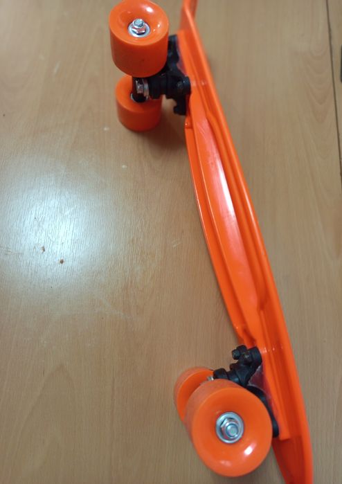 Vând Skateboard 55cm