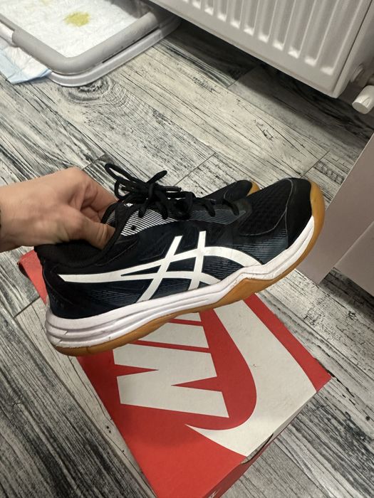 Asics маратонки номер 38