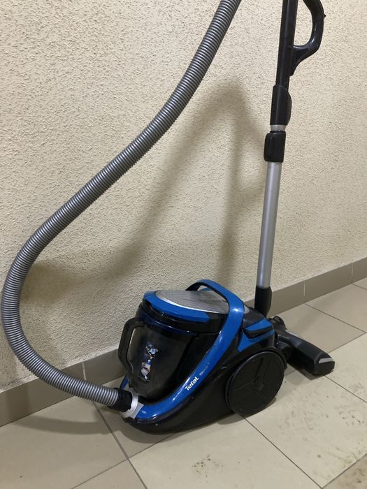 Пылесос Tefal в рабочем состоянии