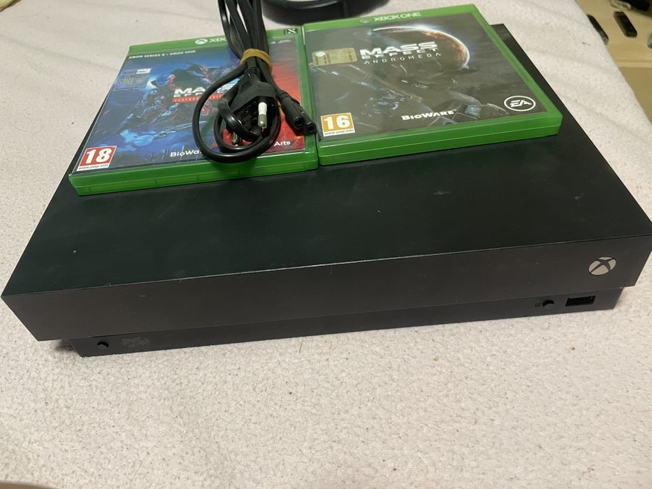 Vănd xbox one seria x