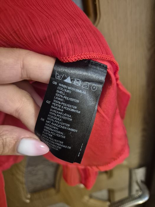 Rochie scurtă H&M , culoarea roșie, mărimea 36