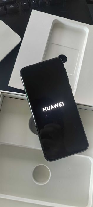 Huawei Pura 80 Ultra, купен на фирма, като абсолютно нов