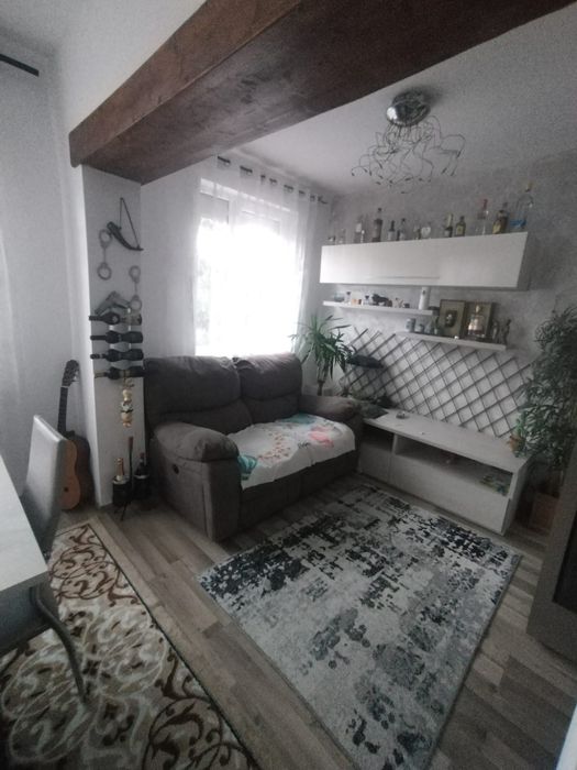 Vând apartament cu 3 camere