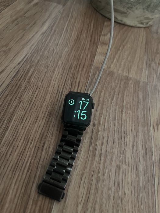 Часы Apple Wathe SE